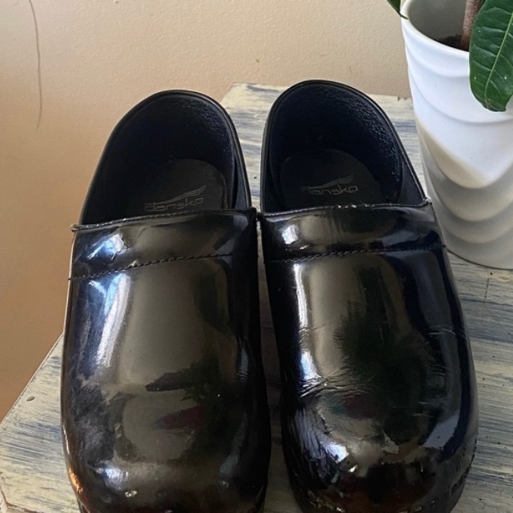 Black patent leather Dansko